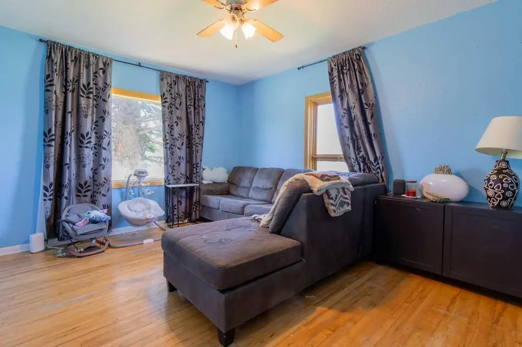 664 1 Street W Cardston AB T0K 0K0