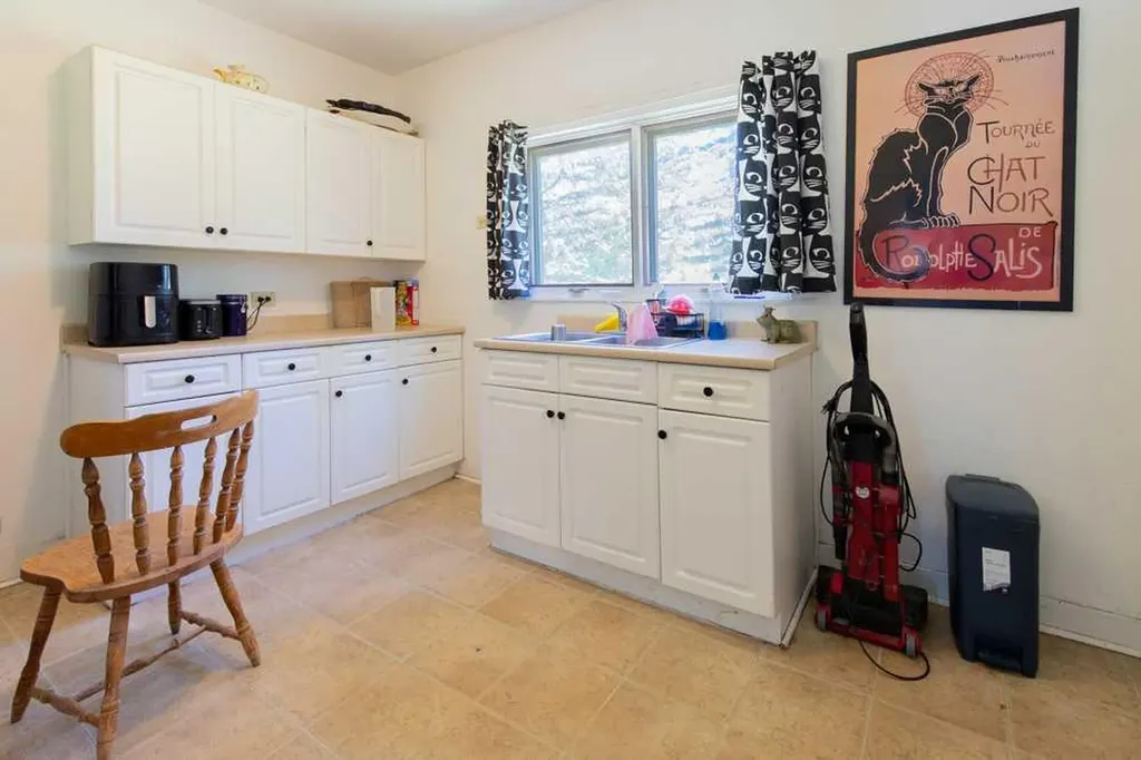 664 1 Street W Cardston AB T0K 0K0