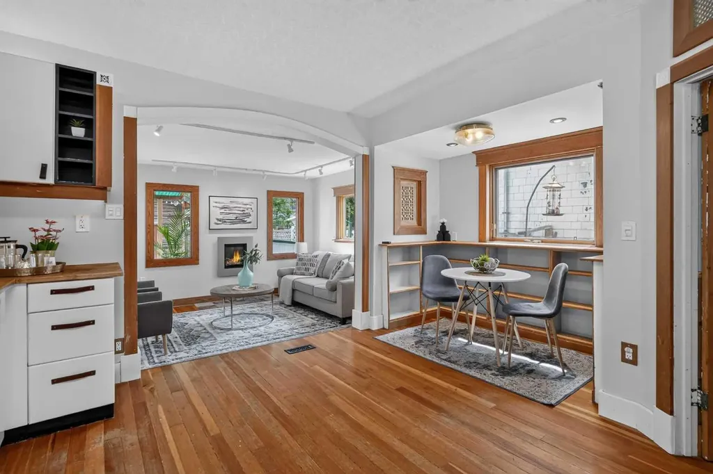 728 4a Street NW Calgary AB T2N 1P5