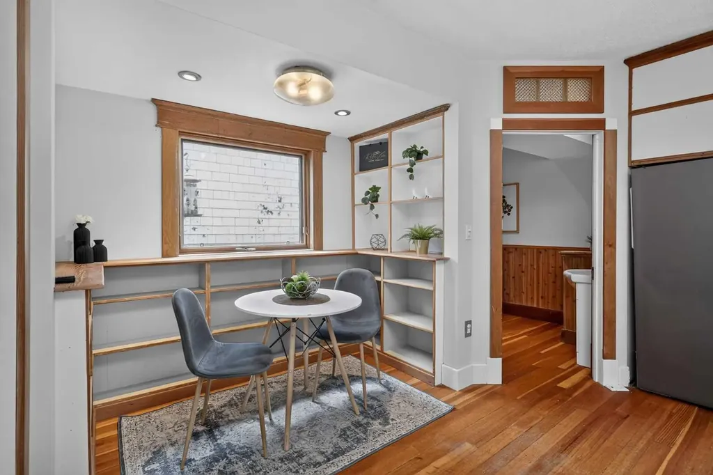 728 4a Street NW Calgary AB T2N 1P5