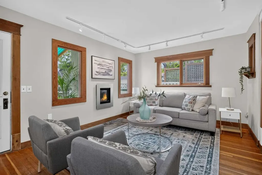 728 4a Street NW Calgary AB T2N 1P5