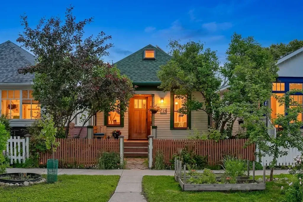 728 4a Street NW Calgary AB T2N 1P5