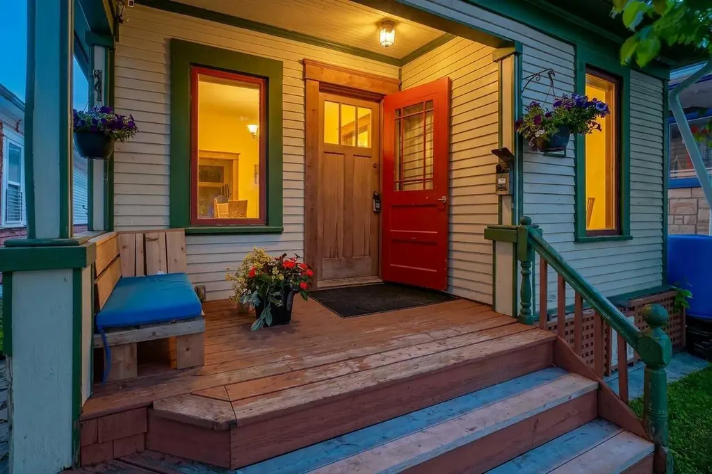 728 4a Street NW Calgary AB T2N 1P5