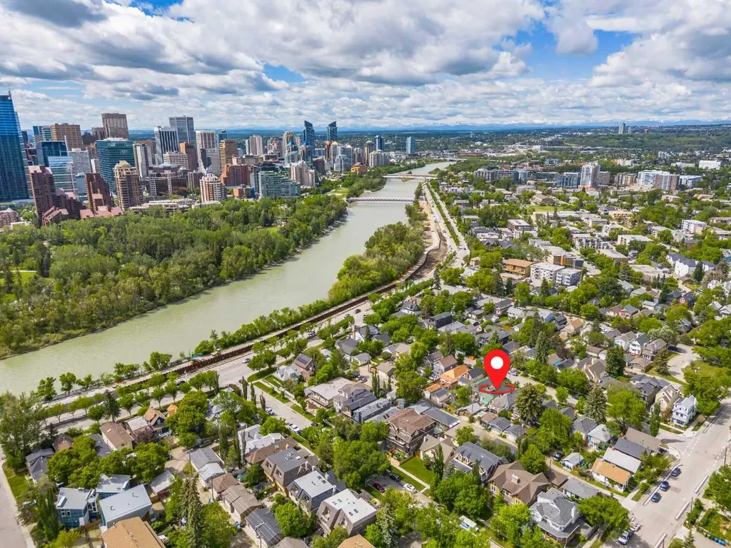728 4a Street NW Calgary AB T2N 1P5