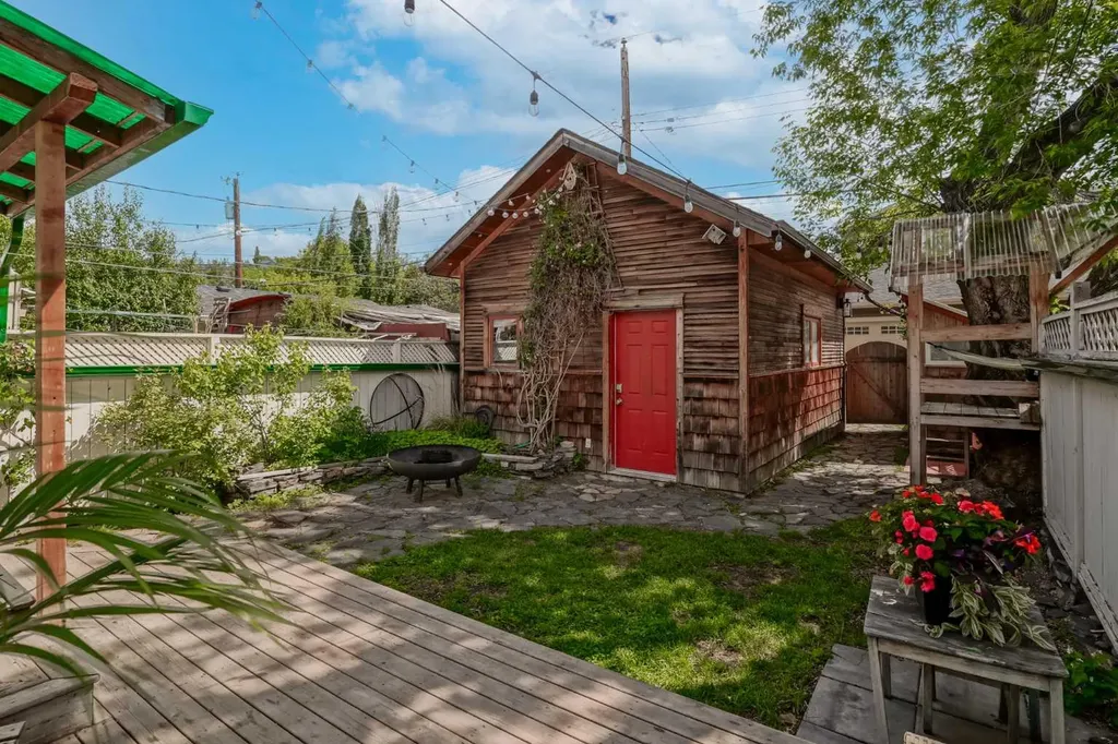 728 4a Street NW Calgary AB T2N 1P5
