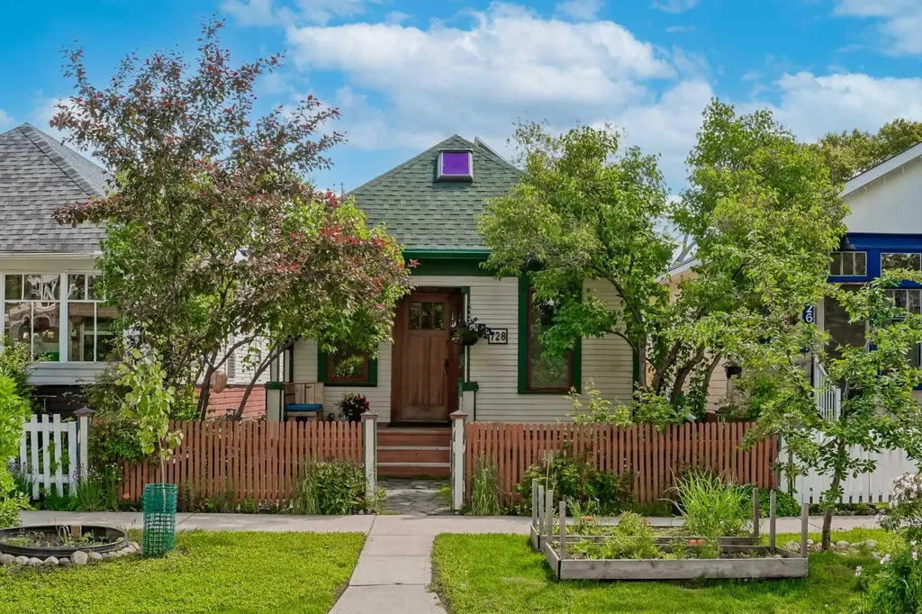 728 4a Street NW Calgary AB T2N 1P5