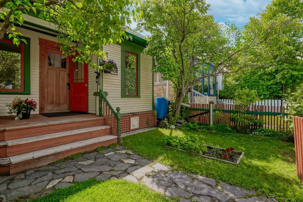 728 4a Street NW Calgary AB T2N 1P5