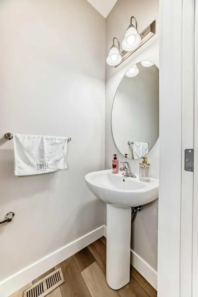 8 Yorkville Link SW Calgary AB T2X4K4