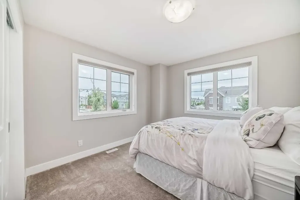 8 Yorkville Link SW Calgary AB T2X4K4