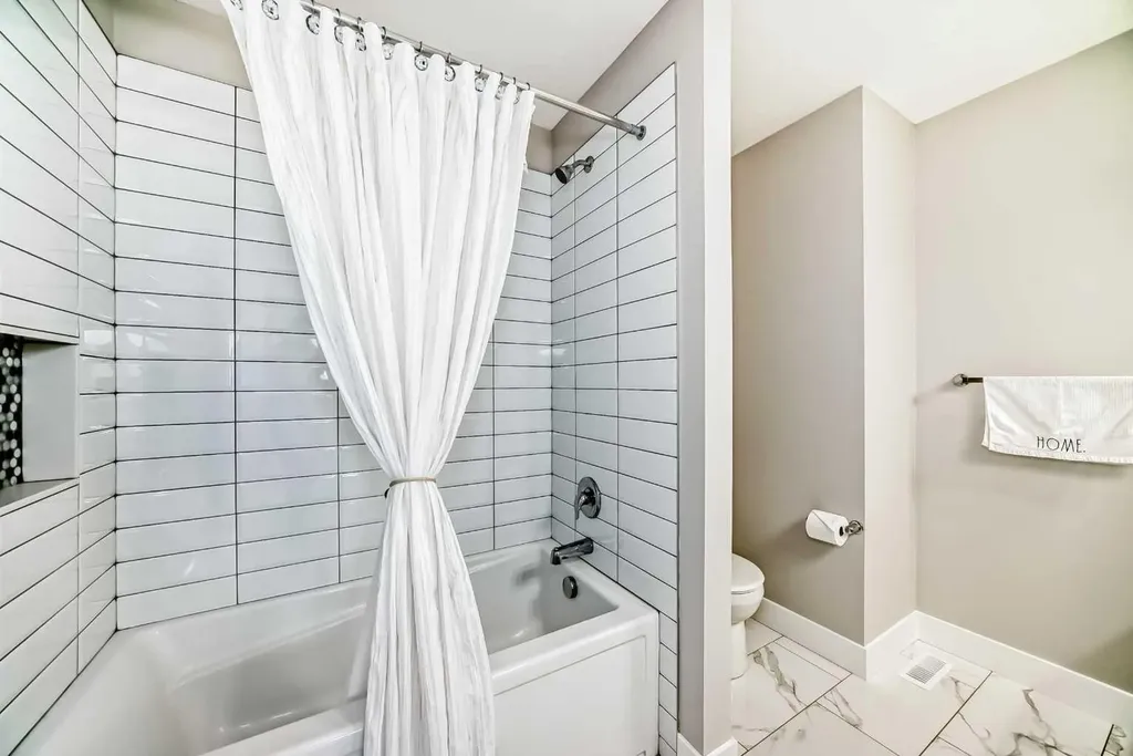 8 Yorkville Link SW Calgary AB T2X4K4