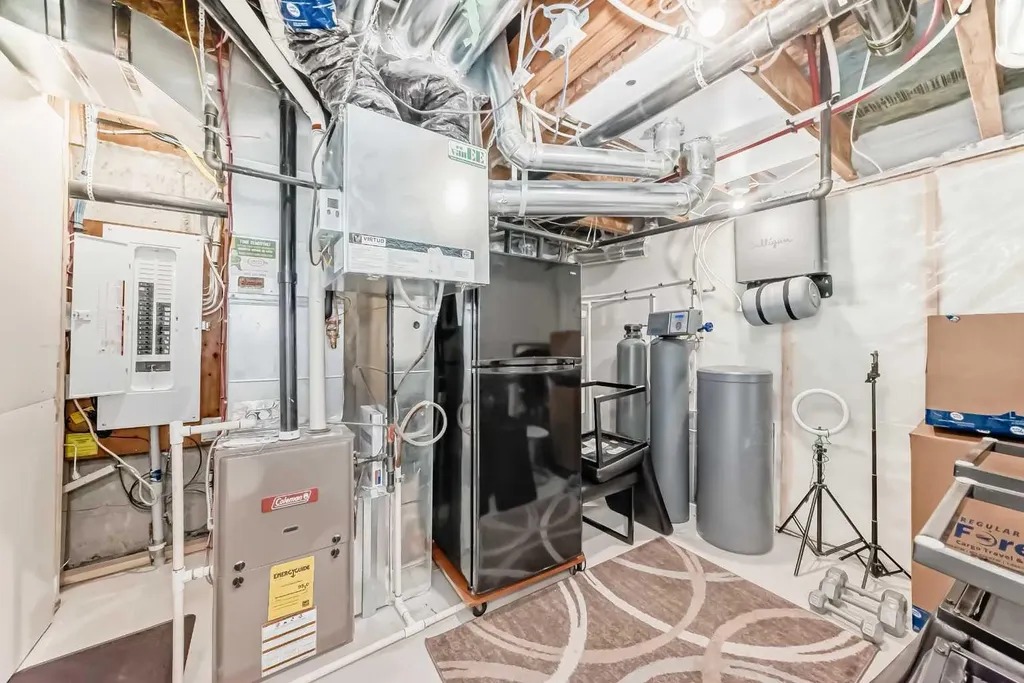 8 Yorkville Link SW Calgary AB T2X4K4