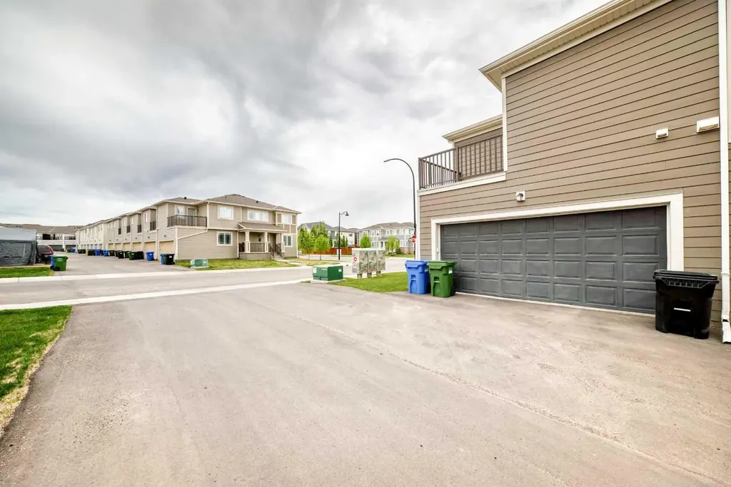 8 Yorkville Link SW Calgary AB T2X4K4