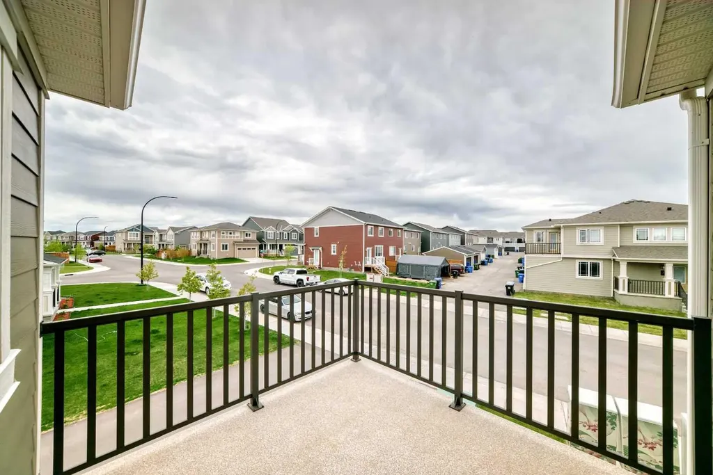 8 Yorkville Link SW Calgary AB T2X4K4