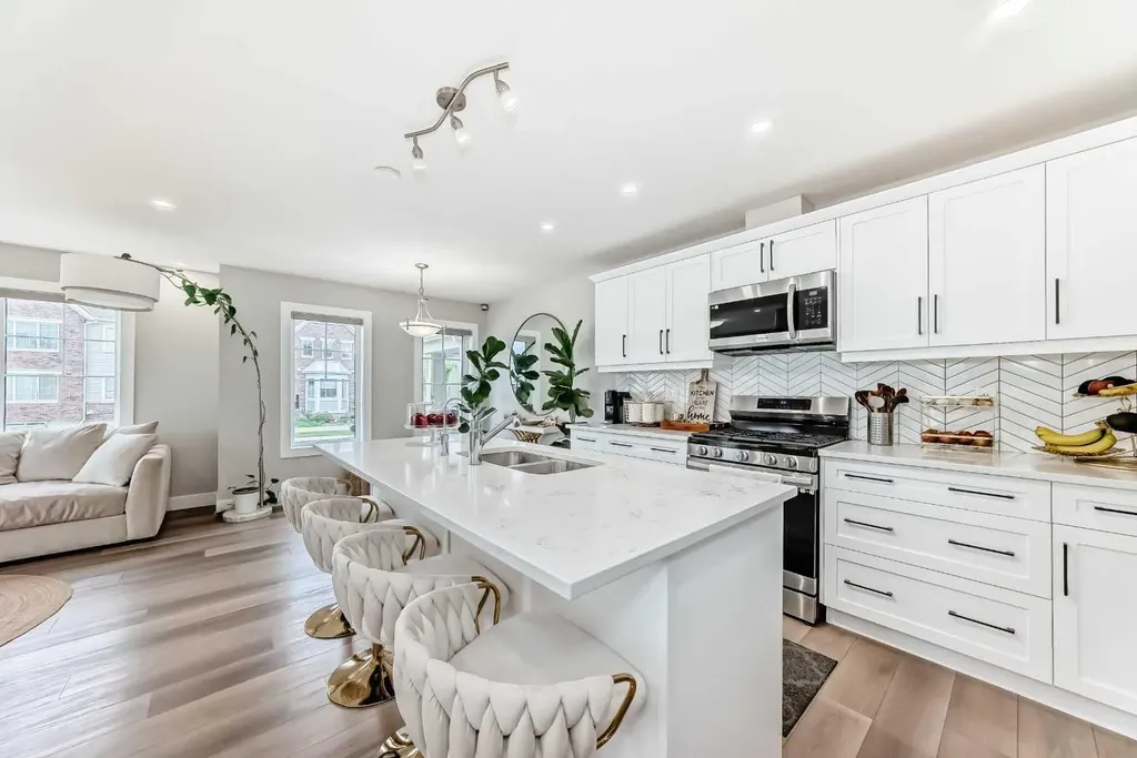 8 Yorkville Link SW Calgary AB T2X4K4