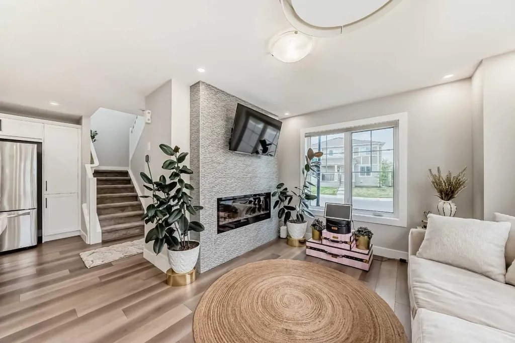 8 Yorkville Link SW Calgary AB T2X4K4