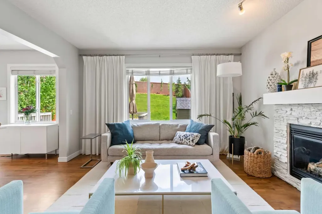 95 Aspen Stone Terrace SW Calgary AB T3H5Z2