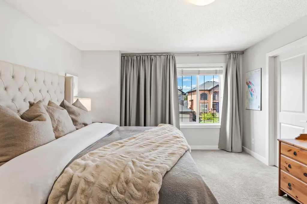 95 Aspen Stone Terrace SW Calgary AB T3H5Z2