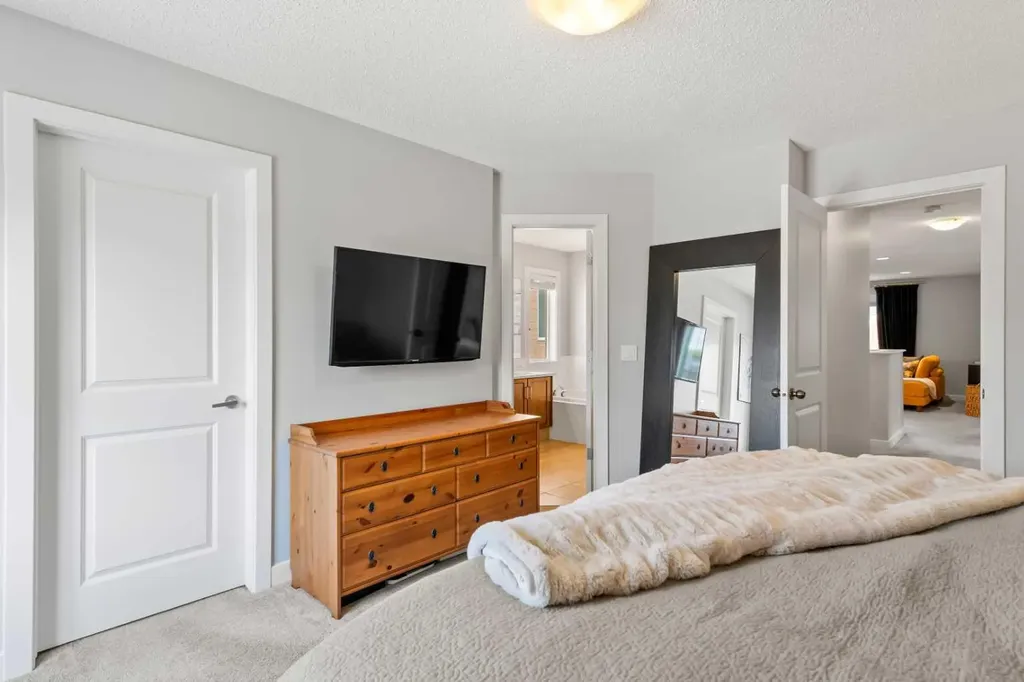 95 Aspen Stone Terrace SW Calgary AB T3H5Z2