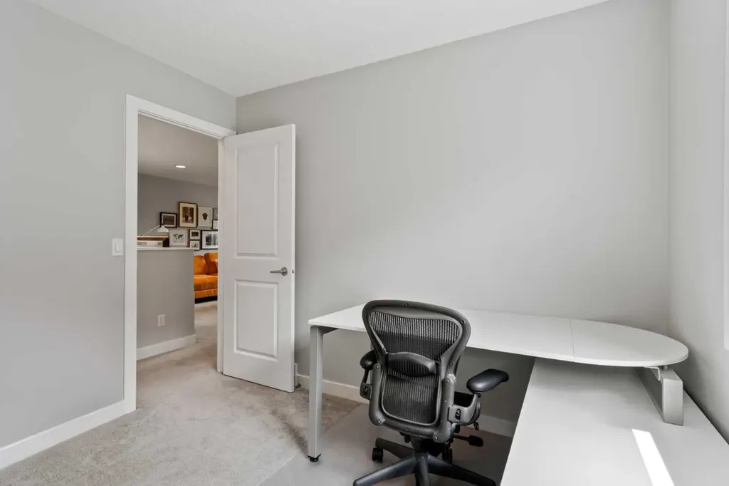 95 Aspen Stone Terrace SW Calgary AB T3H5Z2