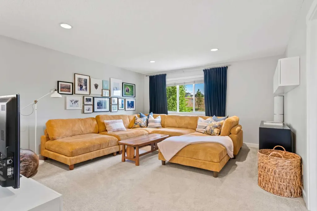 95 Aspen Stone Terrace SW Calgary AB T3H5Z2