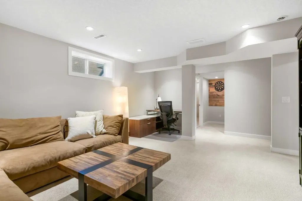 95 Aspen Stone Terrace SW Calgary AB T3H5Z2