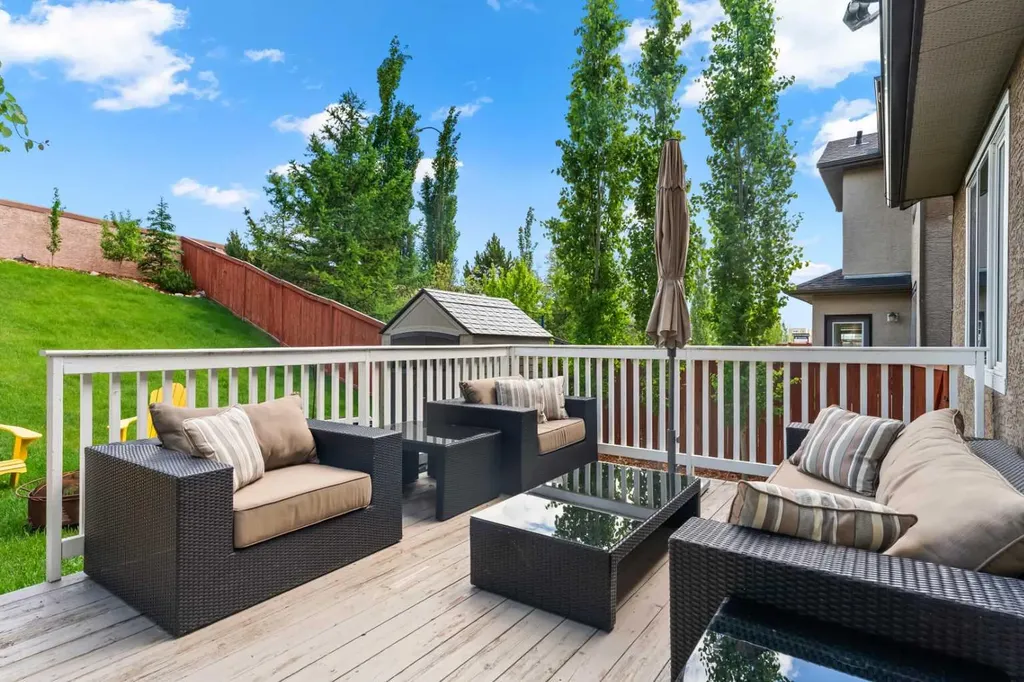 95 Aspen Stone Terrace SW Calgary AB T3H5Z2