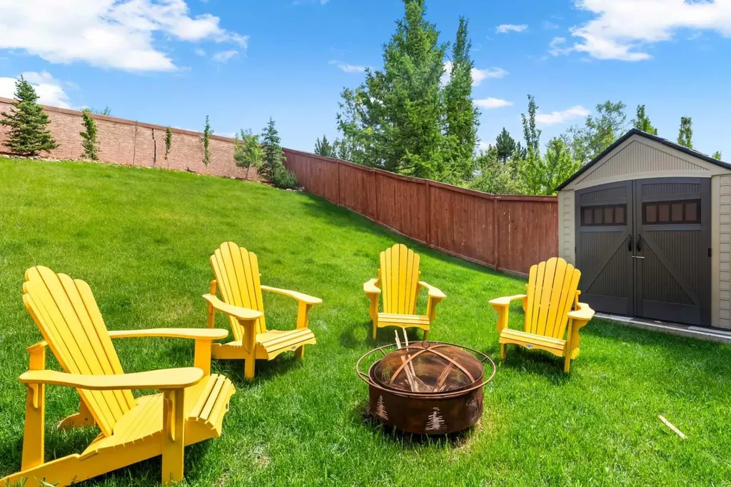95 Aspen Stone Terrace SW Calgary AB T3H5Z2