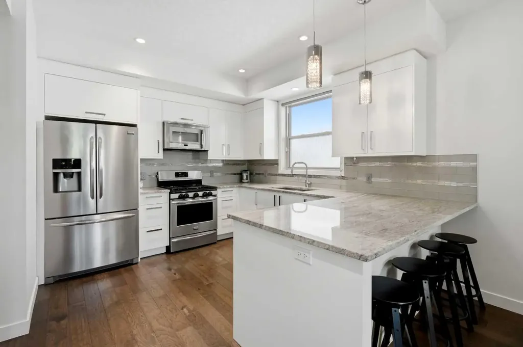 415 17 Avenue NW Calgary AB T2M 0N2