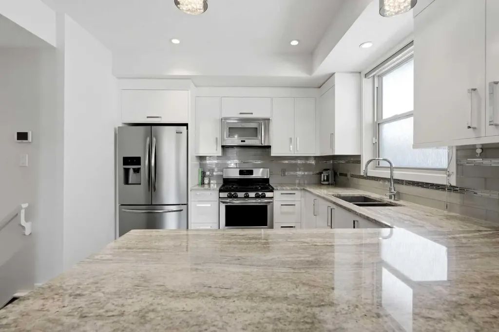 415 17 Avenue NW Calgary AB T2M 0N2