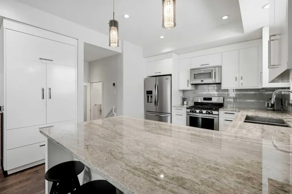 415 17 Avenue NW Calgary AB T2M 0N2