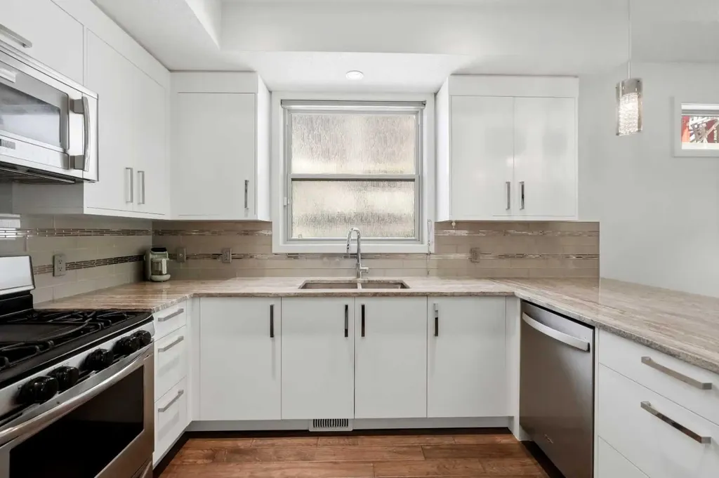 415 17 Avenue NW Calgary AB T2M 0N2