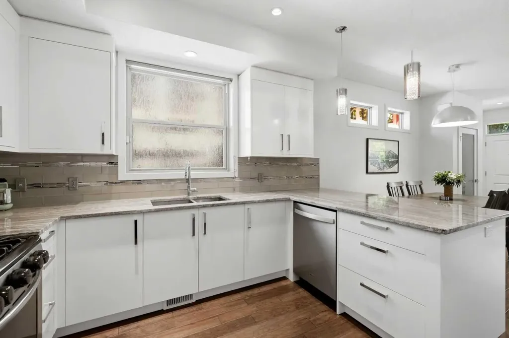 415 17 Avenue NW Calgary AB T2M 0N2