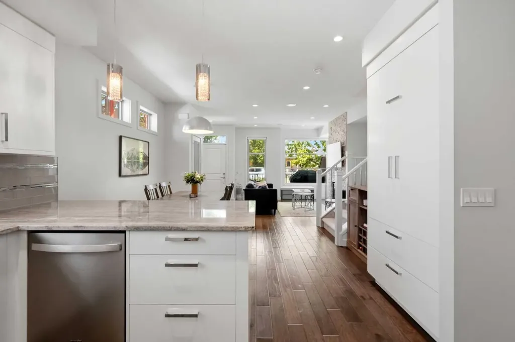 415 17 Avenue NW Calgary AB T2M 0N2
