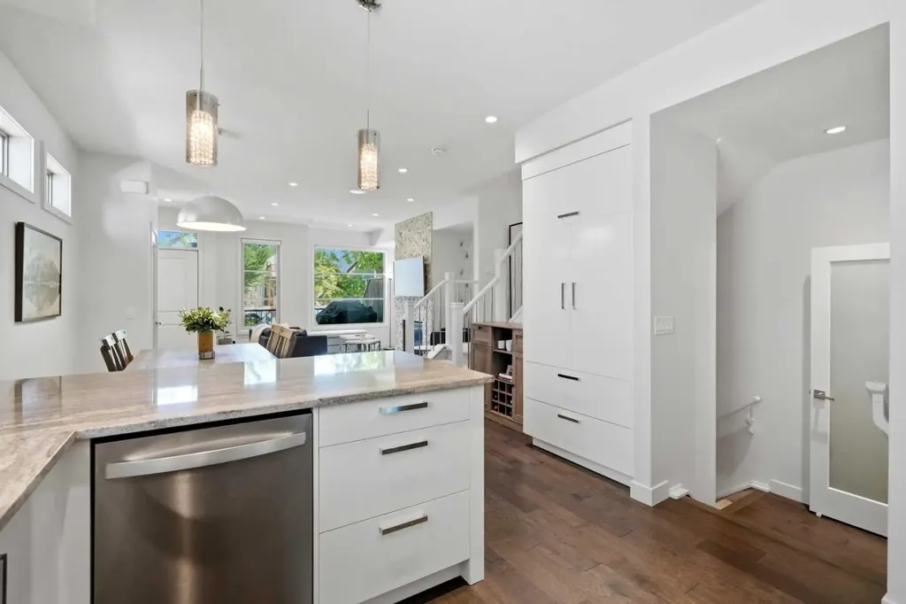 415 17 Avenue NW Calgary AB T2M 0N2