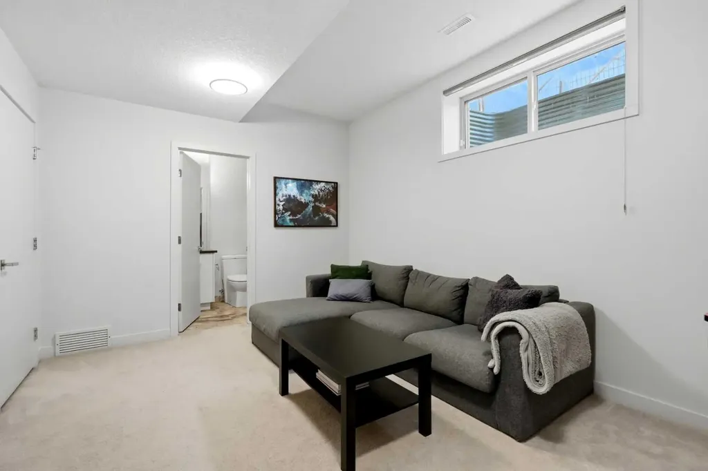 415 17 Avenue NW Calgary AB T2M 0N2