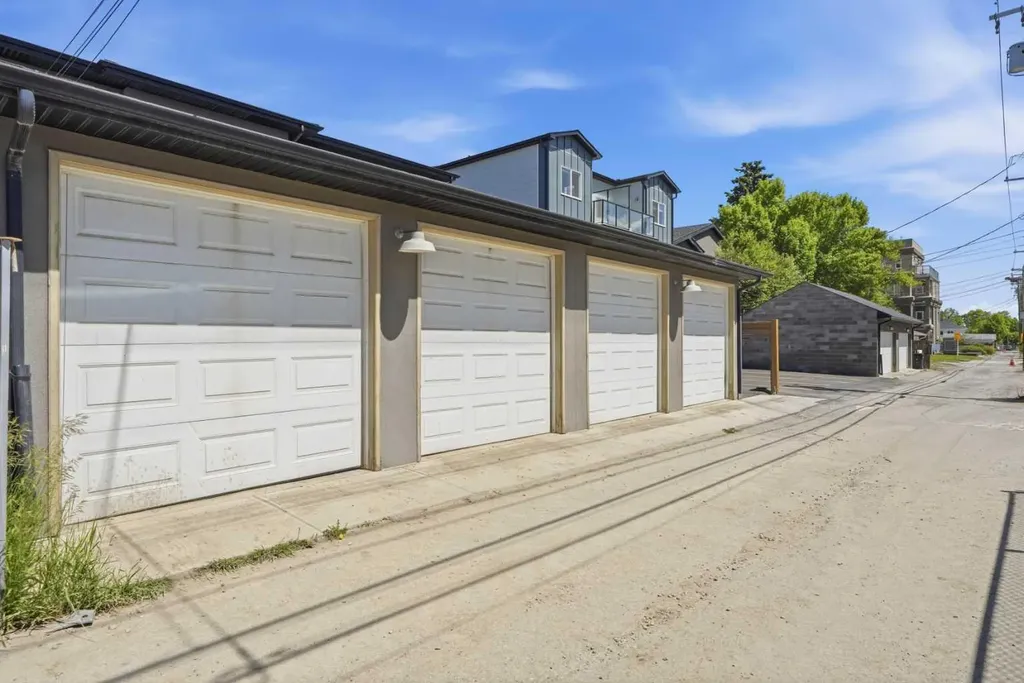 415 17 Avenue NW Calgary AB T2M 0N2