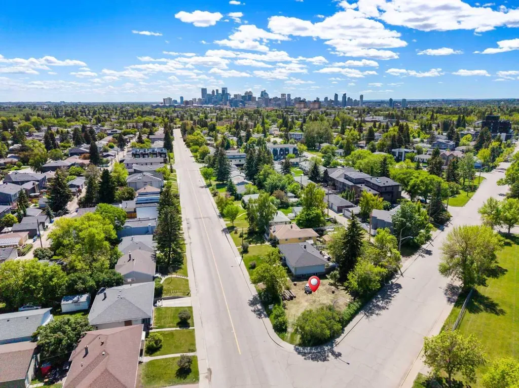 2747 Morley Trail NW Calgary AB T2M 4G7