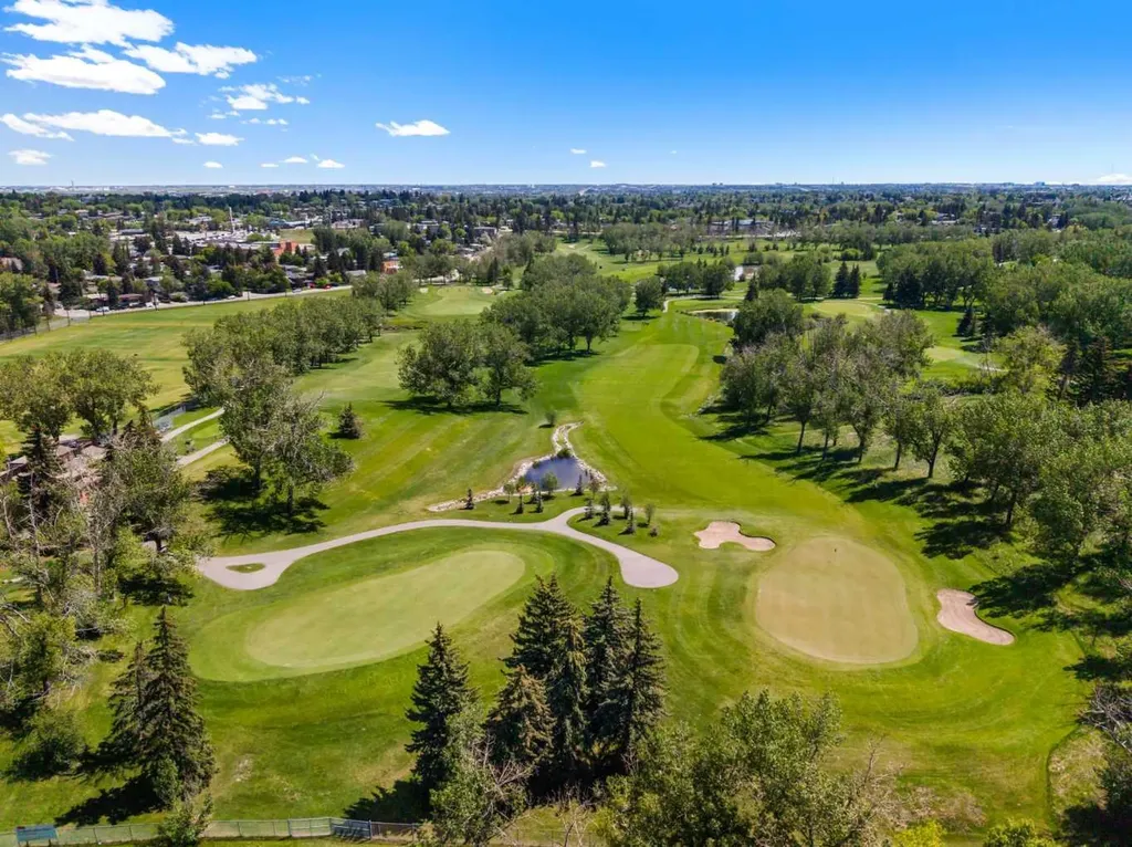2747 Morley Trail NW Calgary AB T2M 4G7