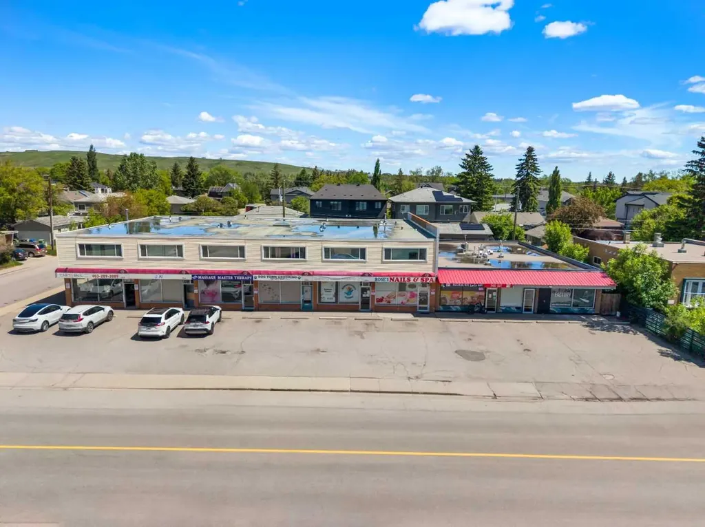 2747 Morley Trail NW Calgary AB T2M 4G7