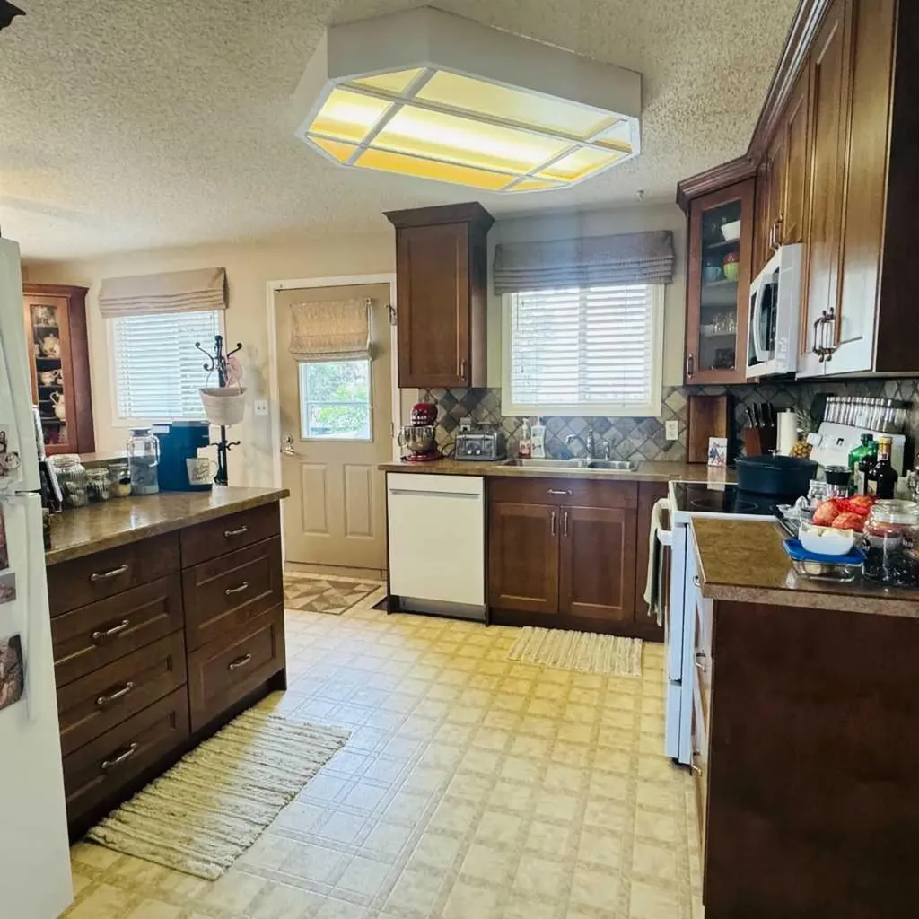 705 10 Avenue SE High River AB T1V 1K3
