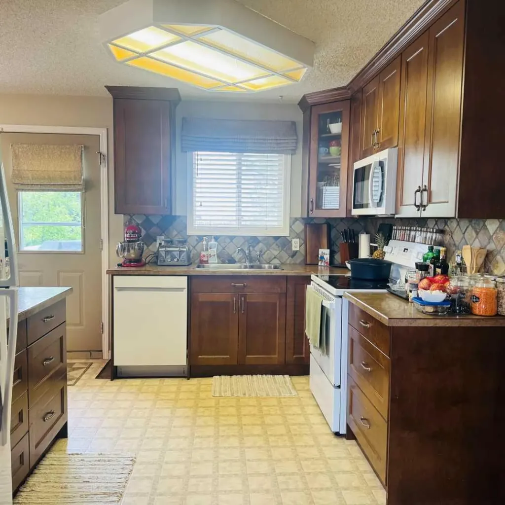 705 10 Avenue SE High River AB T1V 1K3