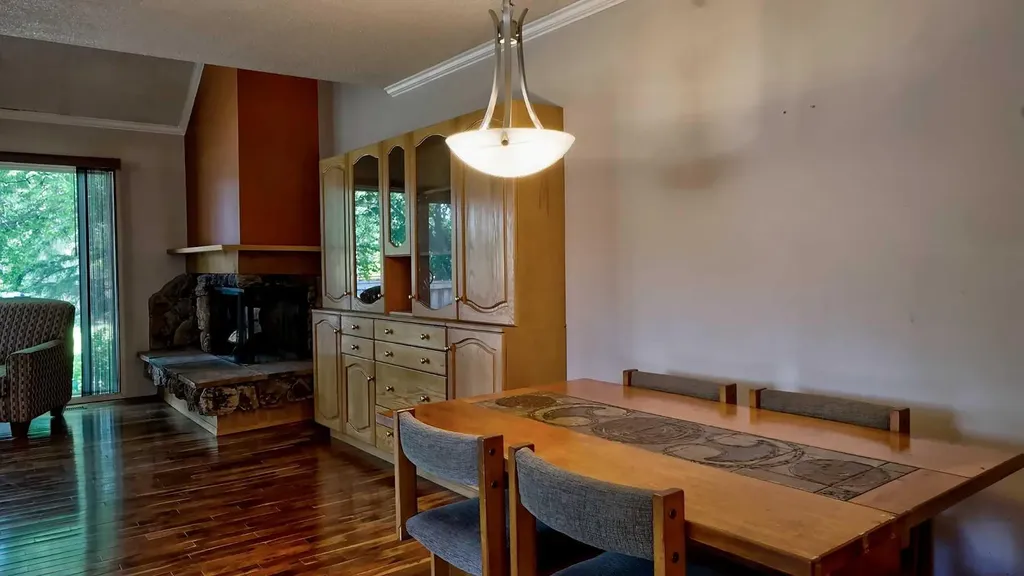 5660 23 Avenue NE Calgary AB T1Y 4R3