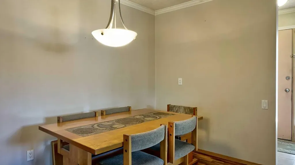 5660 23 Avenue NE Calgary AB T1Y 4R3