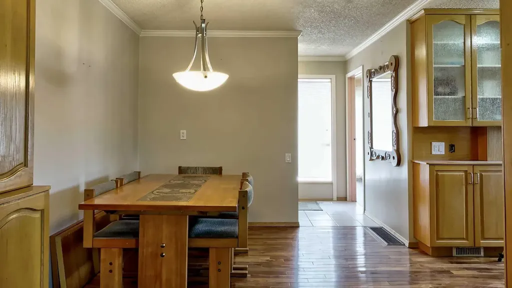 5660 23 Avenue NE Calgary AB T1Y 4R3