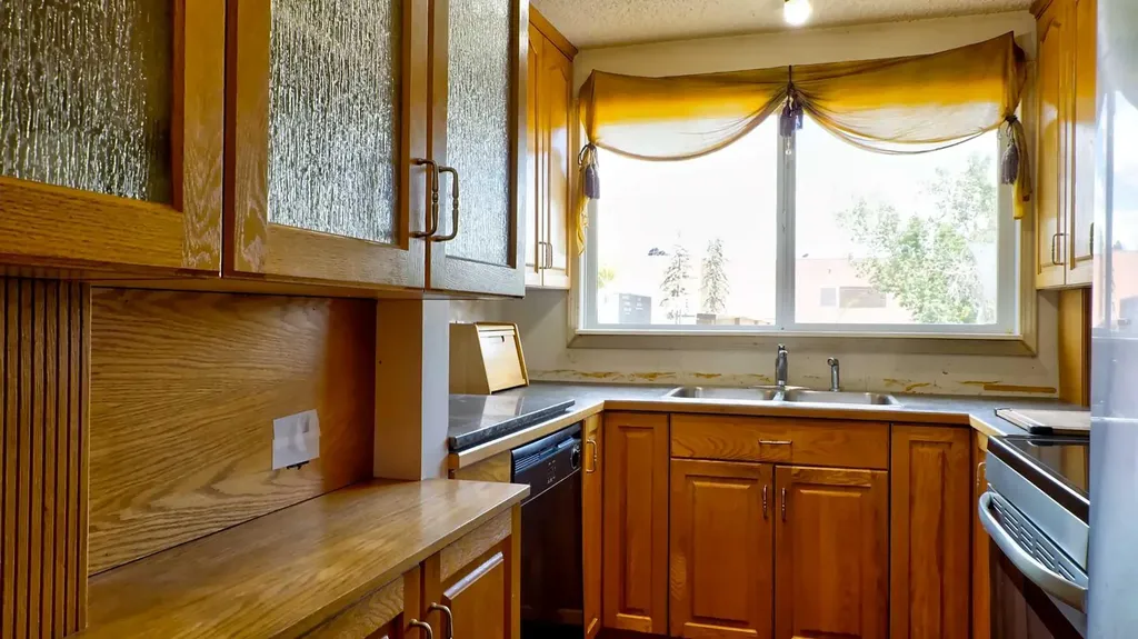 5660 23 Avenue NE Calgary AB T1Y 4R3