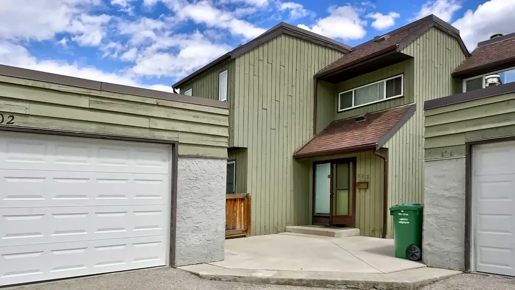 5660 23 Avenue NE Calgary AB T1Y 4R3