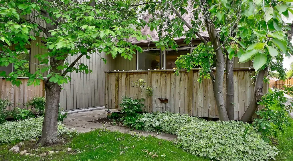 5660 23 Avenue NE Calgary AB T1Y 4R3