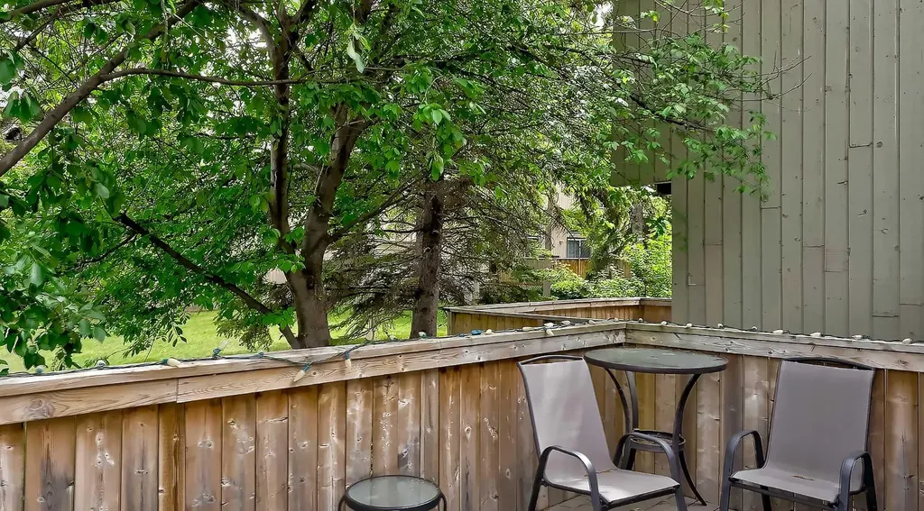 5660 23 Avenue NE Calgary AB T1Y 4R3