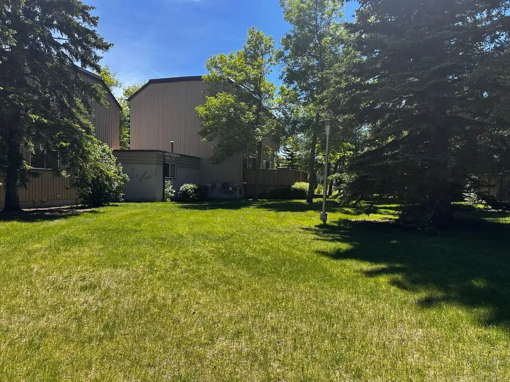 5660 23 Avenue NE Calgary AB T1Y 4R3