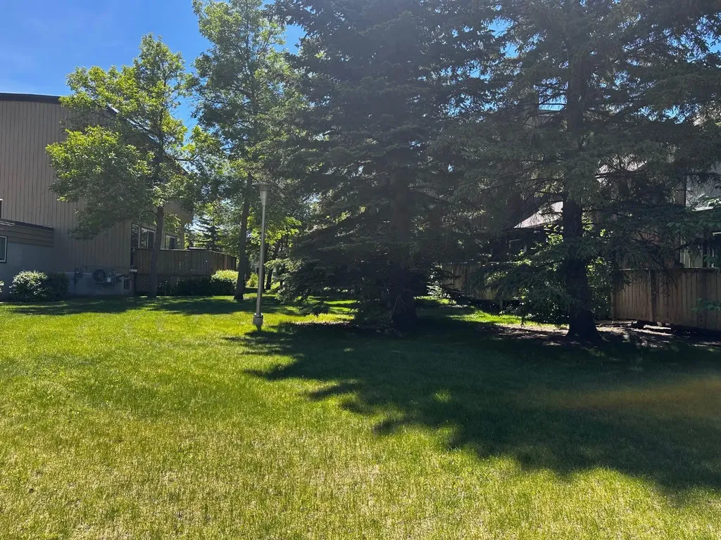 5660 23 Avenue NE Calgary AB T1Y 4R3